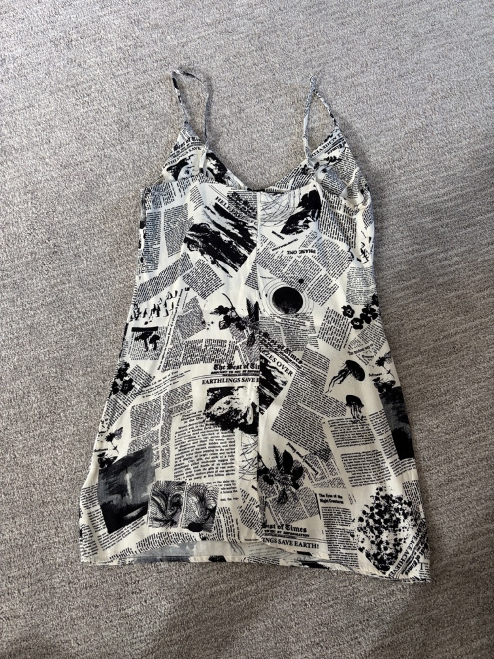 Reformation Ventura mini dress in newsprint - Picture 6 of 6